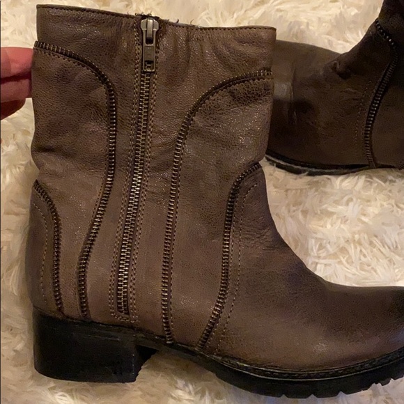 Adam Tucker Me Too Lawson Boot NWOT - Picture 3 of 7